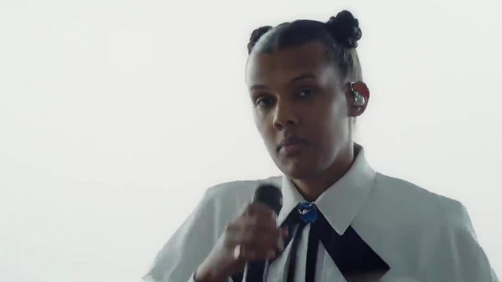 скачать клип Stromae - Sante