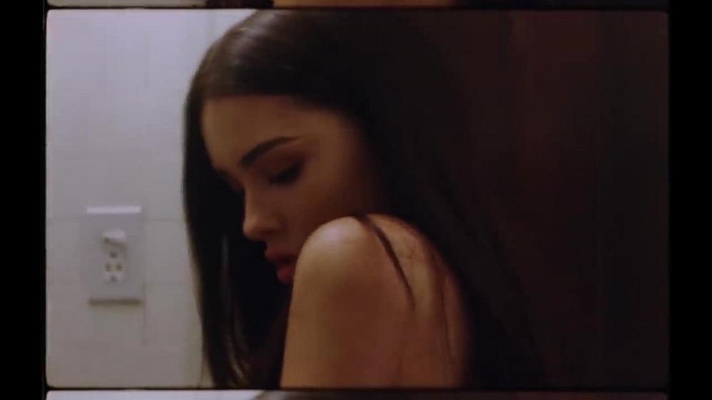 скачать клип Madison Beer - Home With You