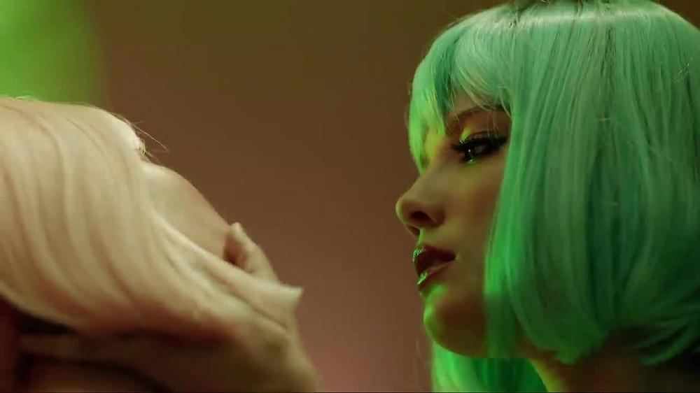 скачать клип Halsey - Ghost