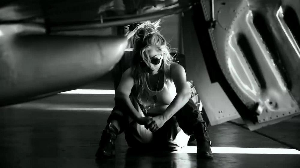 скачать клип Lady Gaga - Hold My Hand - OST Maverick