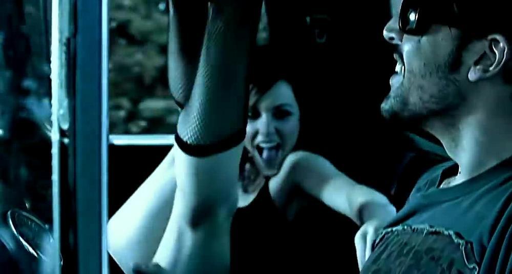 скачать клип Bullet For My Valentine - Tears Do Not Fall