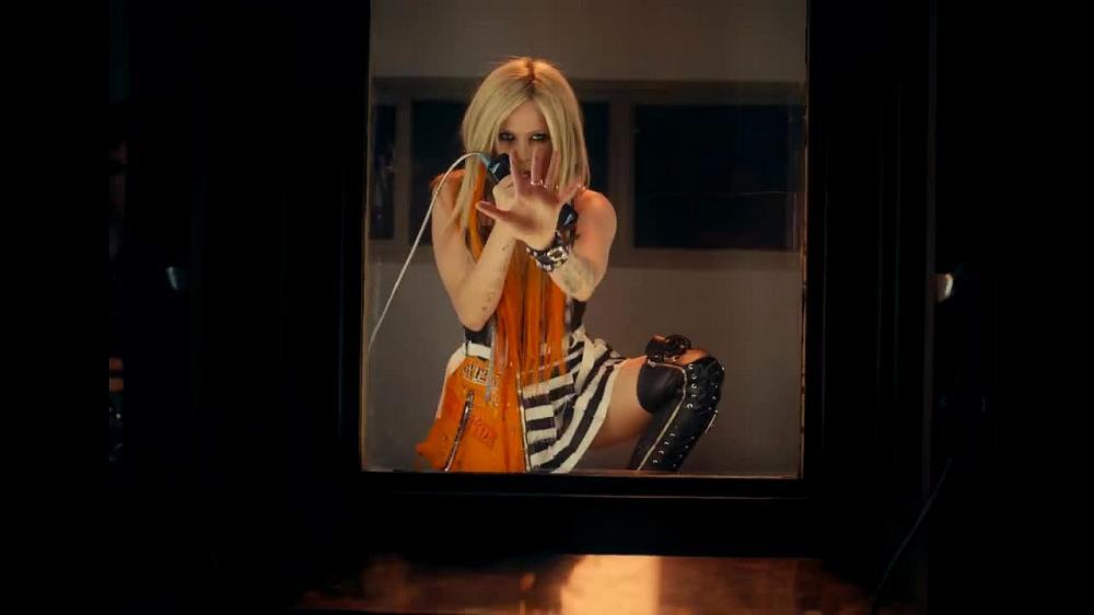 скачать клип Avril Lavigne - Love It When You Hate Me