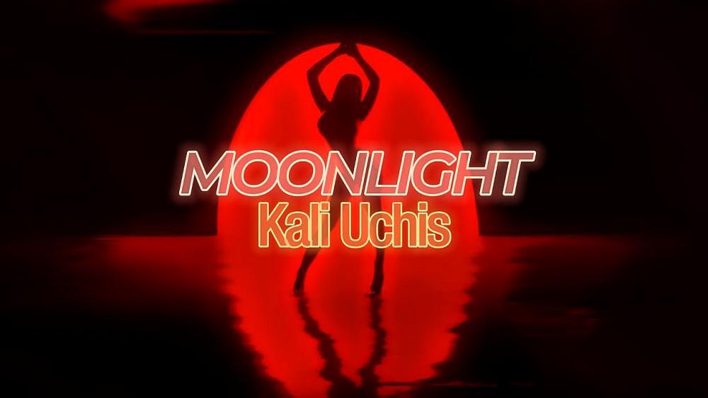скачать клип Kali Uchis - Moonlight