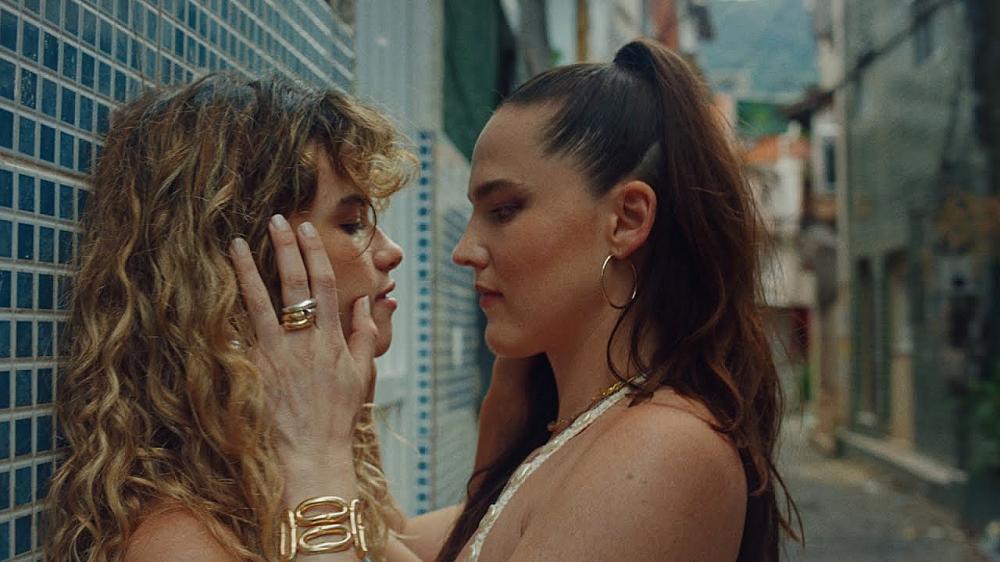 скачать клип SOFI TUKKER - Jacare