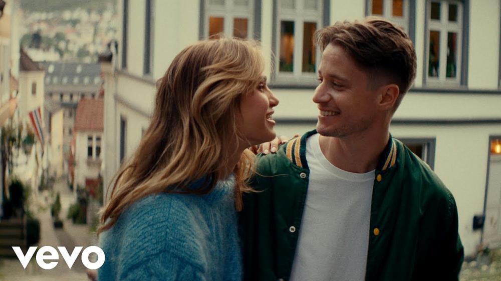 скачать клип Kygo and Dean Lewis - Lost Without You
