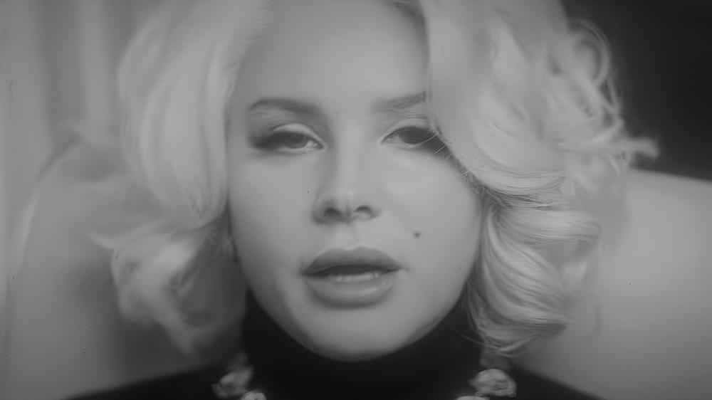 скачать клип Lana Del Rey - Candy Necklace