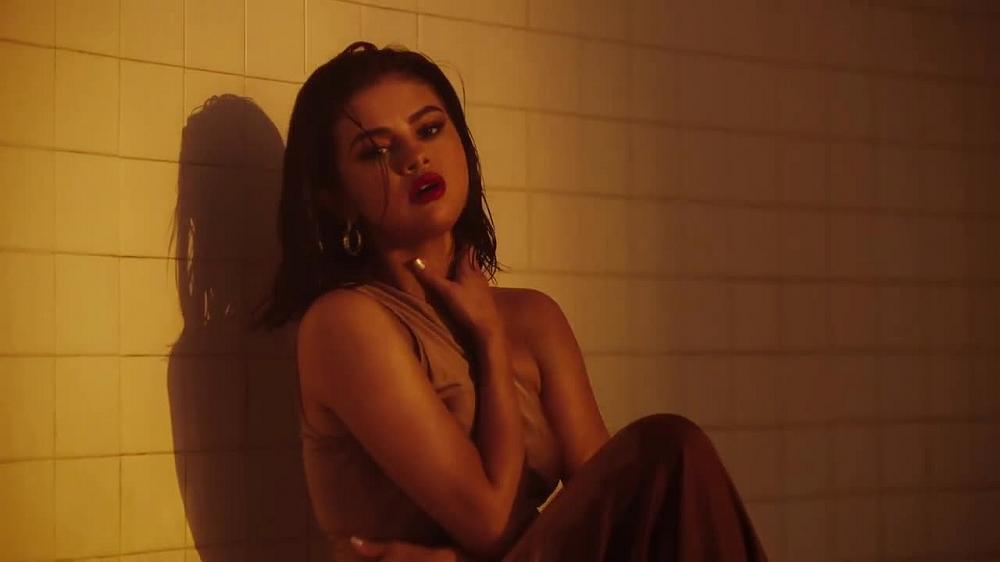 скачать клип Selena Gomez ft. Marshmello - In Your Eyes