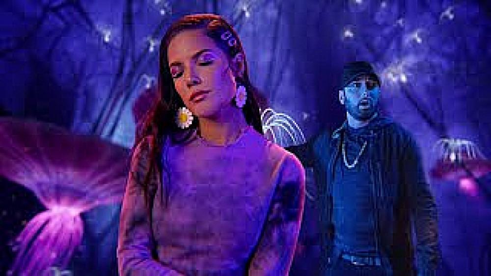 скачать клип Eminem and Halsey - In Your Eyes