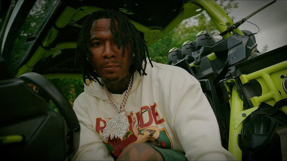 скачать клип Moneybagg Yo - Sholl Is