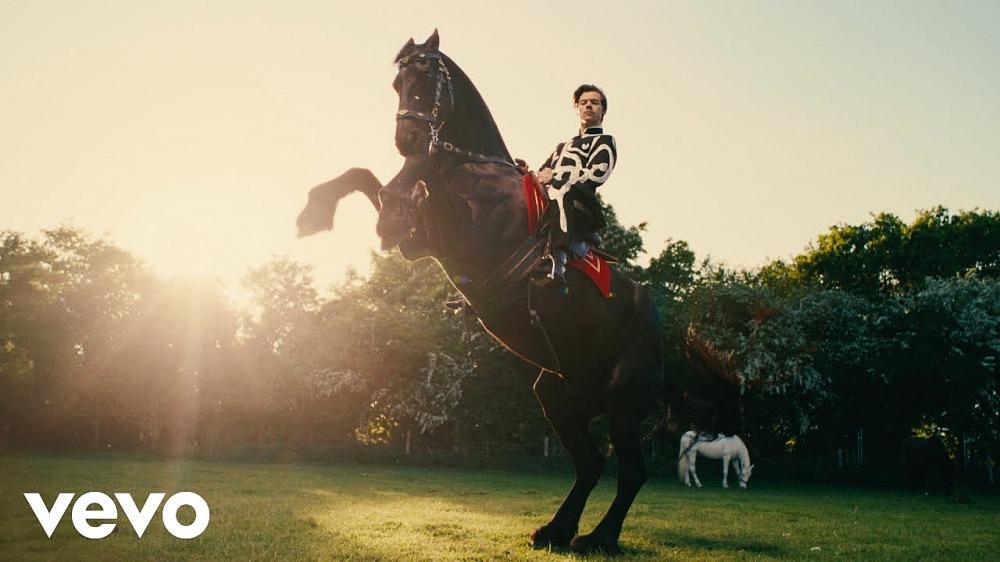 скачать клип Harry Styles - Daylight