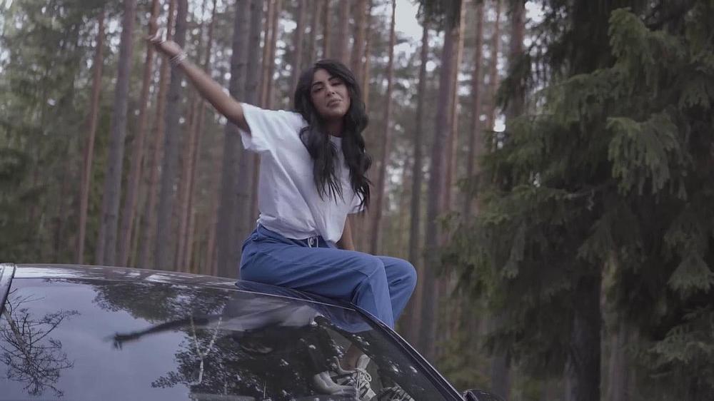 скачать клип MUJEVA - В нем нет загадки