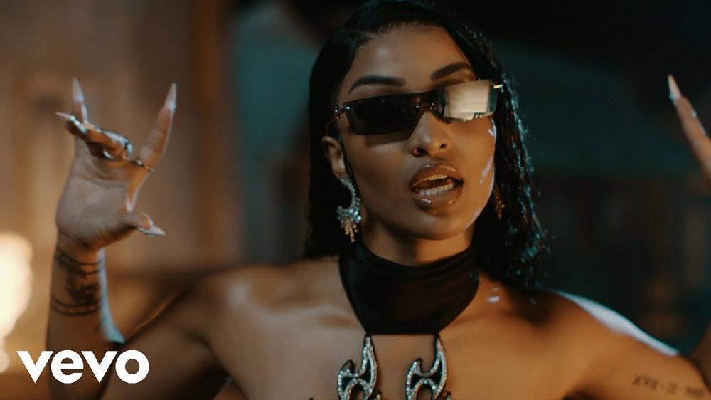 скачать клип The Chainsmokers and Shenseea - My Bad