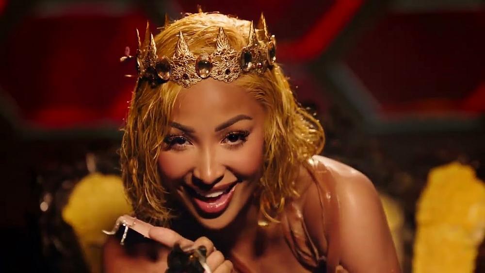 скачать клип Shenseea - Curious