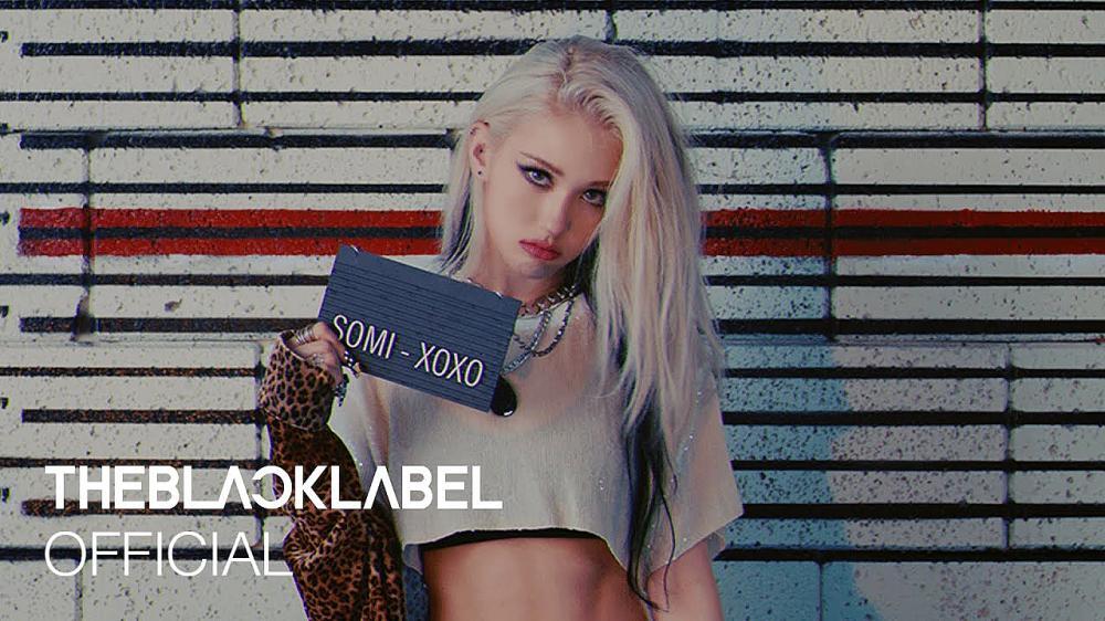 скачать клип JEON SOMI - Fast Forward