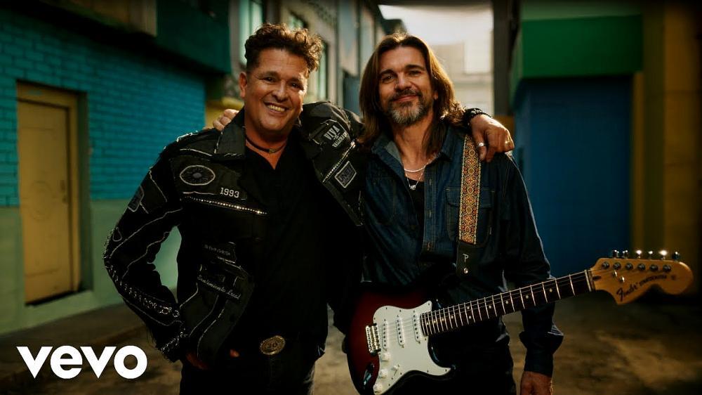 скачать клип Carlos Vives and Juanes - Las Mujeres