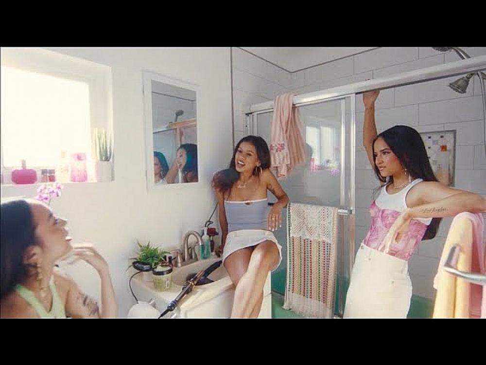 скачать клип Becky G and Ivan Cornejo - 2NDO CHANCE