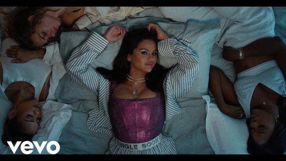 скачать клип Selena Gomez and Sia - Do Not Break My Heart