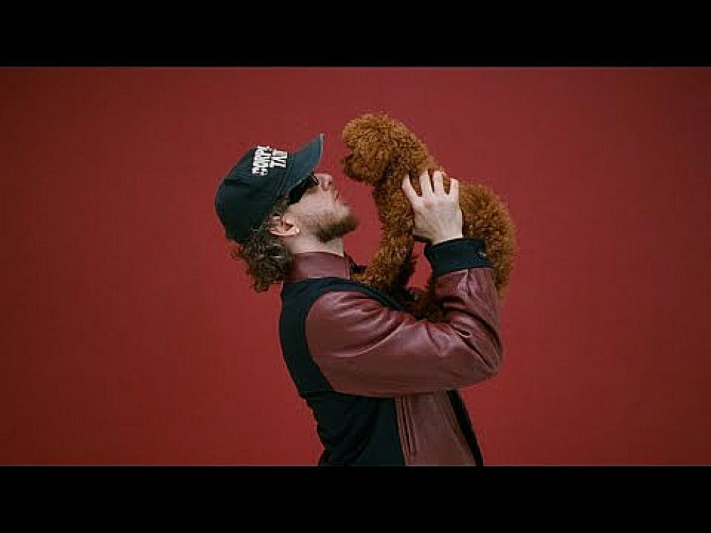 скачать клип Jack Harlow - Lovin On Me