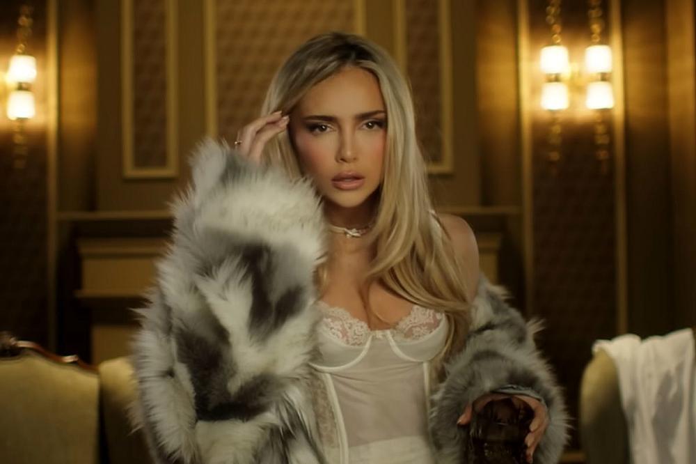 скачать клип Ana Mena - Lentamente