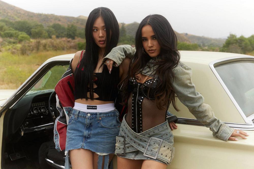 скачать клип BIBI and Becky G - Amigos