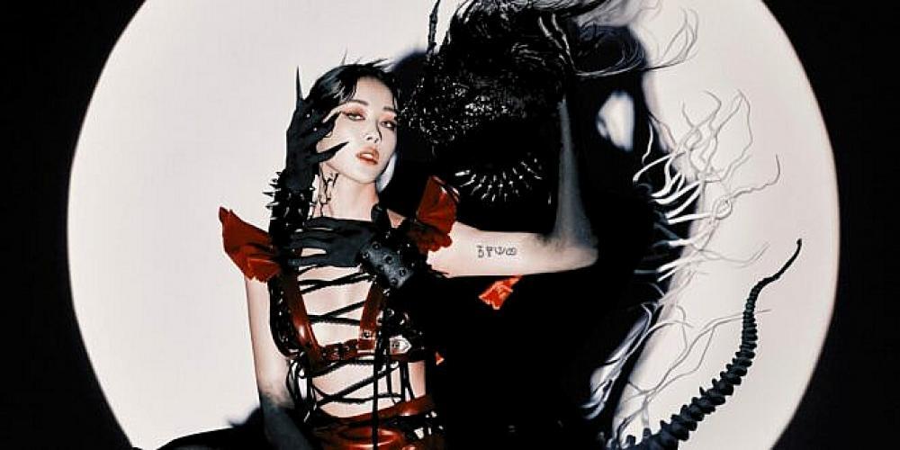 скачать клип Emily Mei - Venom