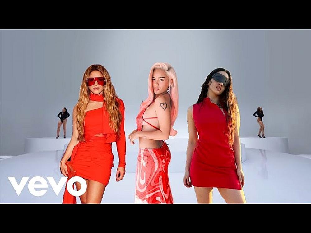 скачать клип KAROL G and Rosalia and Shakira - Quedate con Ella