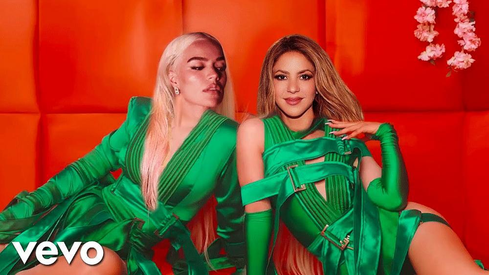 скачать клип KAROL G and Shakira - Era Tuya