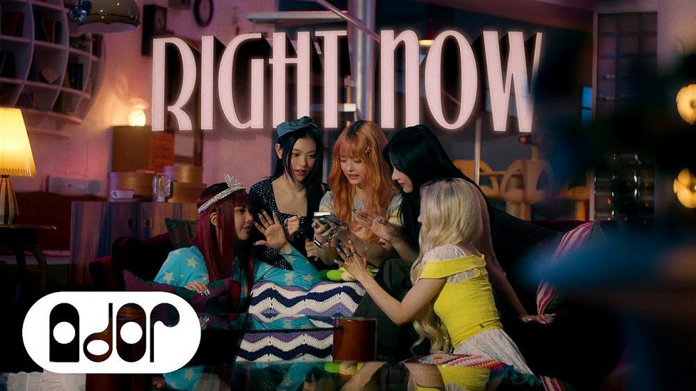 скачать клип NewJeans - Right Now