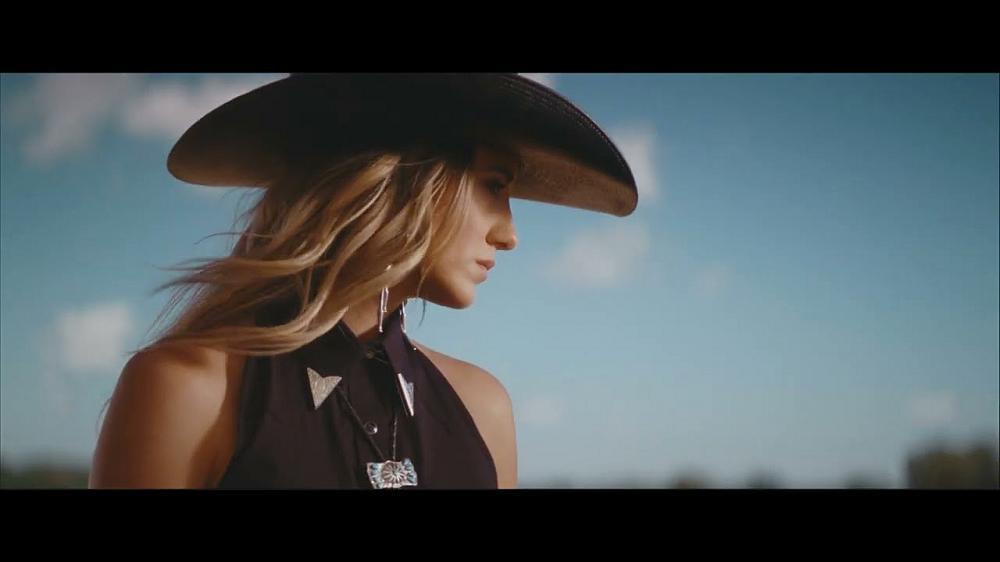 скачать клип Lainey Wilson - Out of Oklahoma