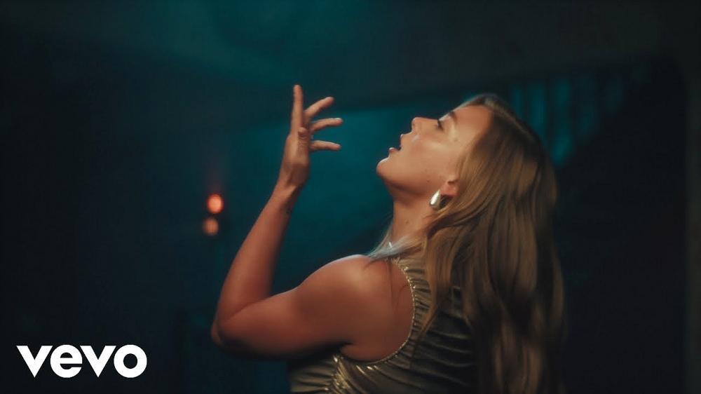 скачать клип Becky Hill - Multiply