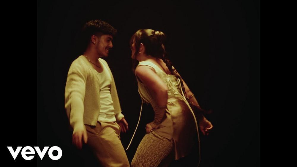 скачать клип Preston Pablo and Juliana - Dance Alone