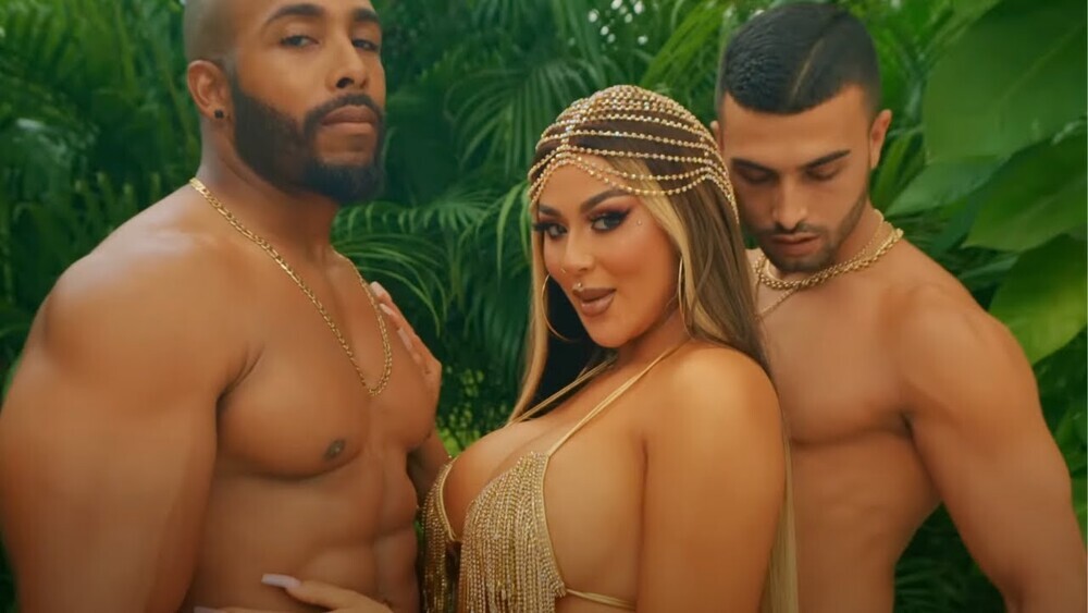 скачать клип Jenny69 - Papaya