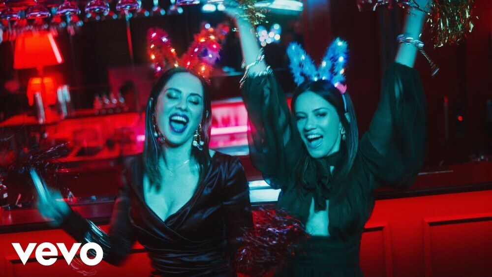 скачать клип Paola and Chiara - Festa Totale
