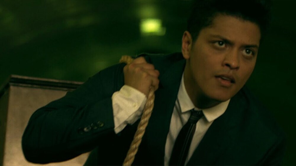 скачать клип Bruno Mars - Grenade