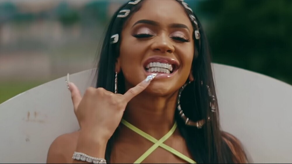 скачать клип Saweetie - My Type