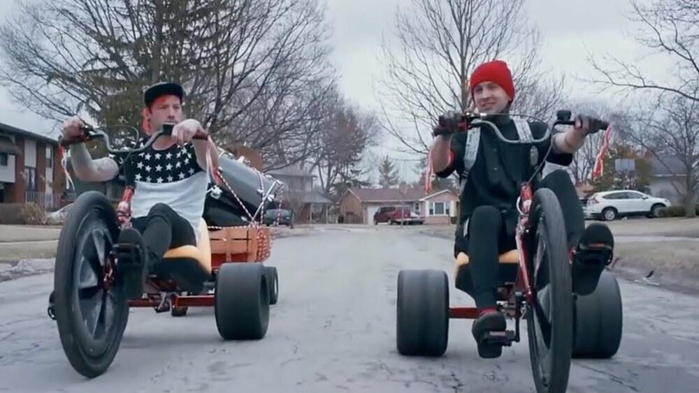 скачать клип twenty one pilots - Stressed Out