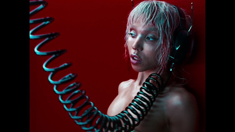 скачать клип FKA twigs - Perfect Stranger