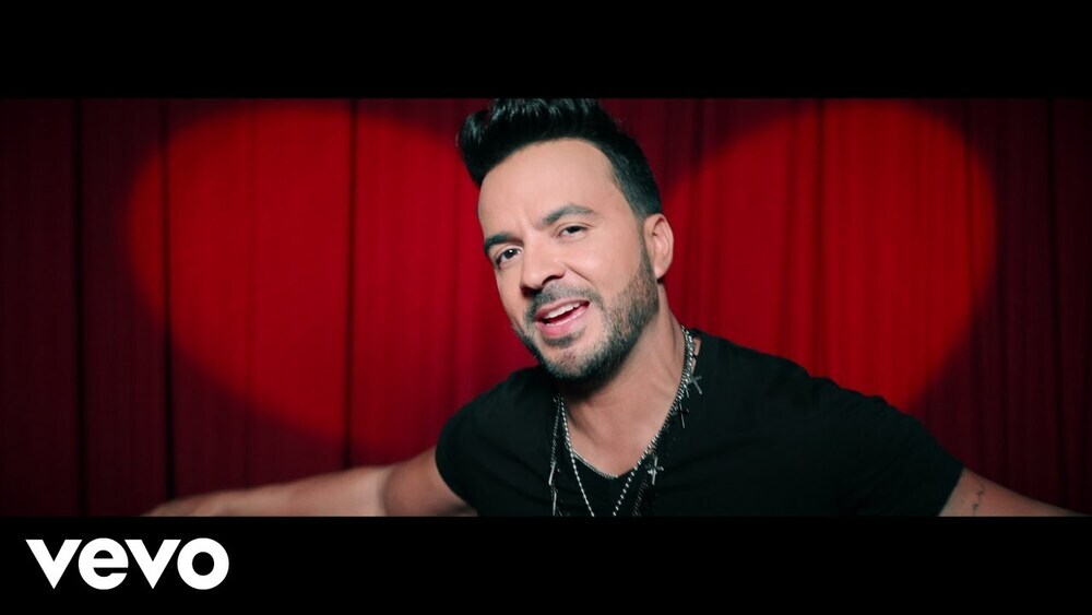 скачать клип Luis Fonsi - 1. Perfecta