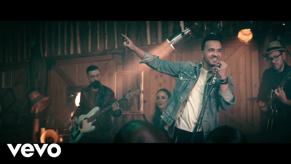 скачать клип Luis Fonsi - Sola