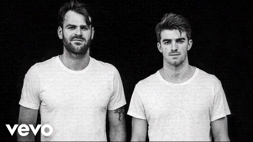 скачать клип The Chainsmokers - Young