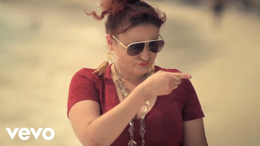 скачать клип Avicii - I Could Be the One