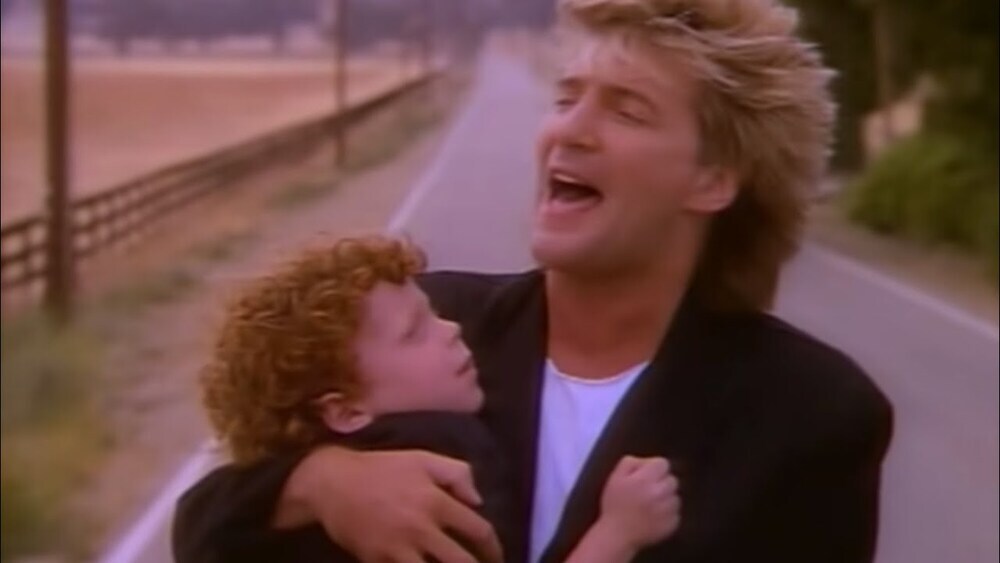 скачать клип Rod Stewart - Forever Young