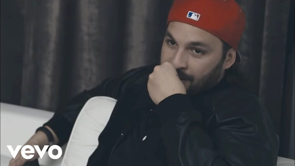 скачать клип Swedish House Mafia - Do Not You Worry Child