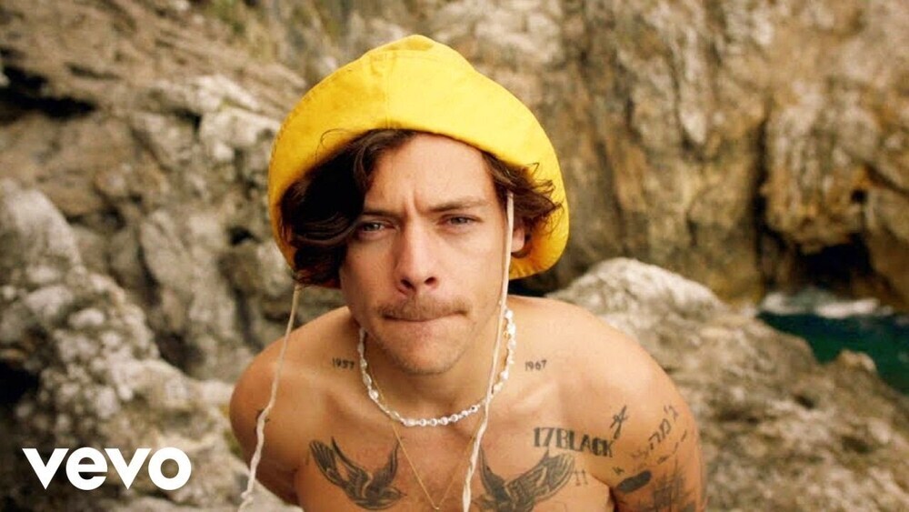 скачать клип Harry Styles - Golden