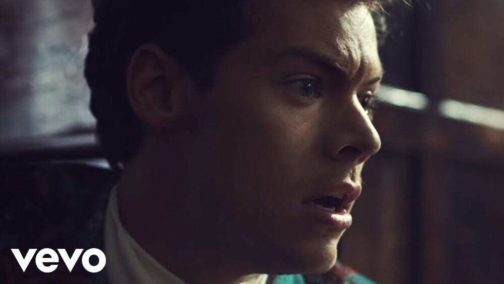 скачать клип Harry Styles - Kiwi
