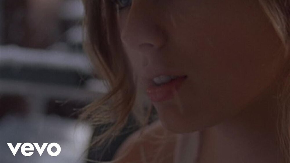 скачать клип Taylor Swift - Back to December