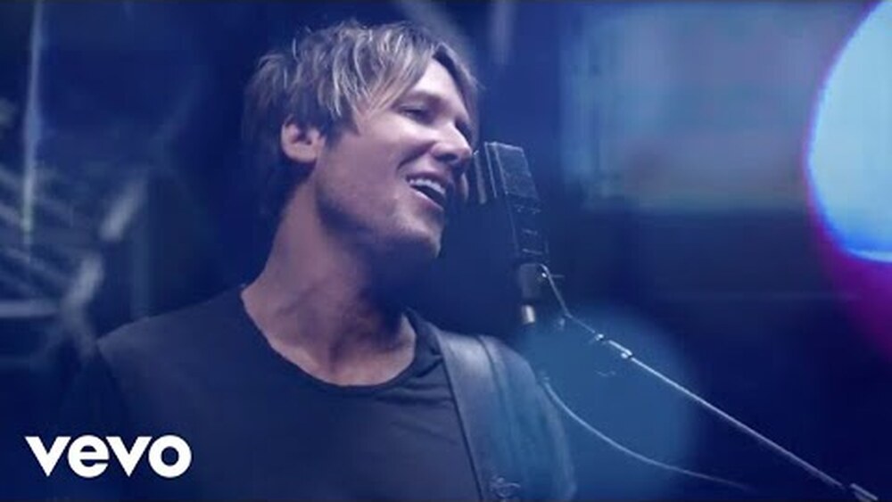 скачать клип Keith Urban - Cop Car