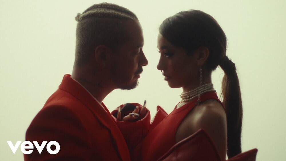 скачать клип J Balvin - Que mas pues