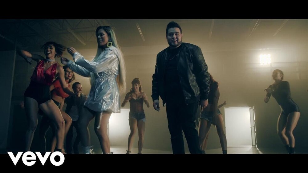 скачать клип Karol G - Como tu ninguna