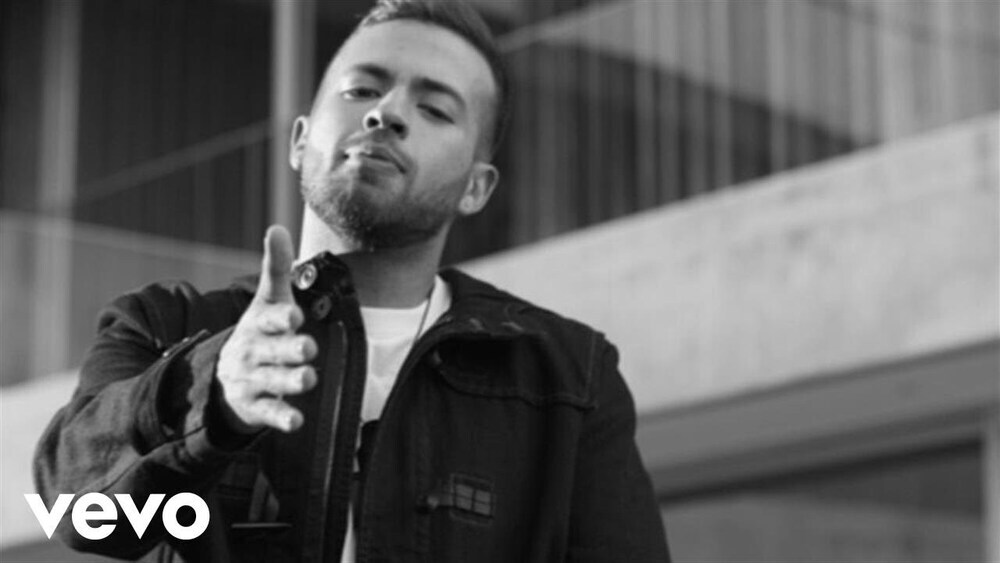 скачать клип J Balvin - Que raro